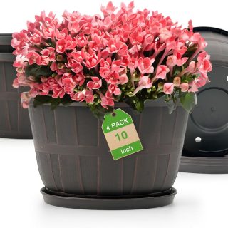 Quarut 10 inch Plastic Flower Pots for Indoor Plants，4 Pack Large Outdoor Planter Pot with Drainage Holes & Saucers，Imitation Wine Barrel Design，for Indoor Outdoor Garden Plants（Brown）